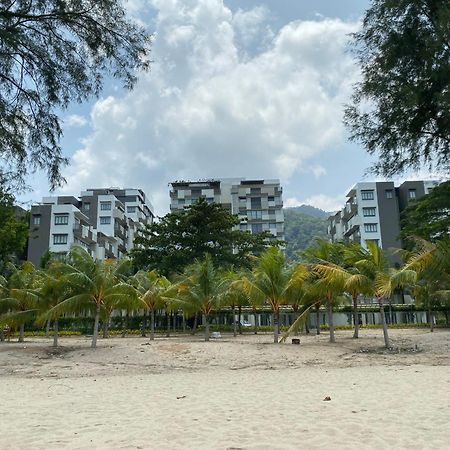 By The Sea @ Cozy Beachfront Home Batu Ferringhi Extérieur photo